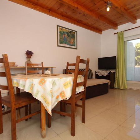 Seaside secluded apartments Cove Karkavac - Scedro, Hvar - 8801 Jelsa  Rum bild