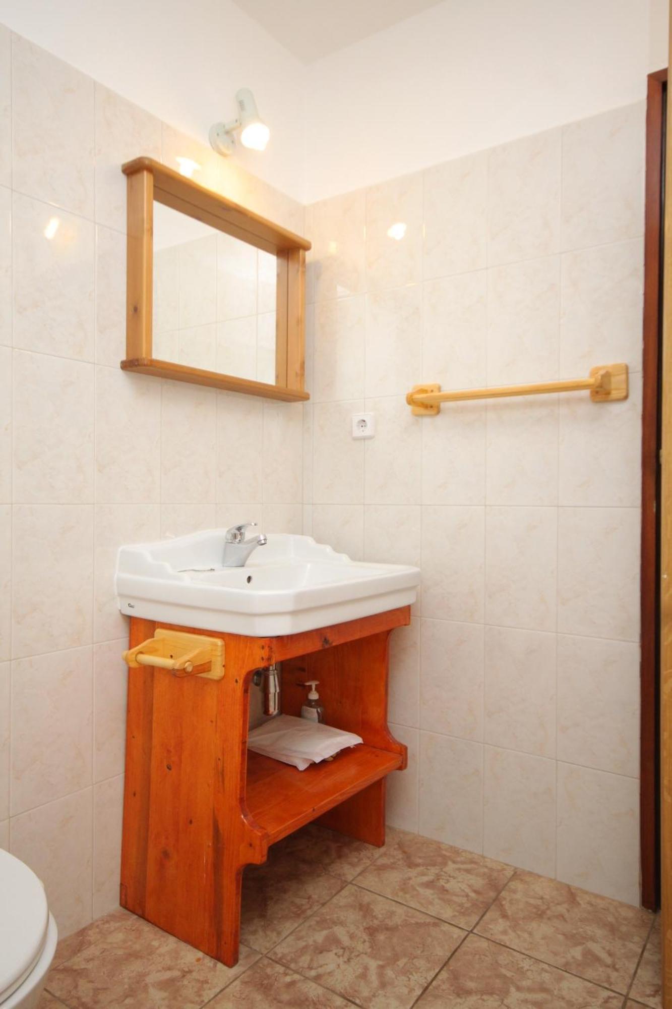 Seaside secluded apartments Cove Karkavac - Scedro, Hvar - 8801 Jelsa  Rum bild